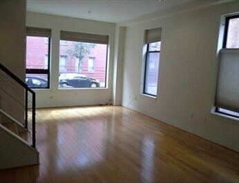 Foto del edificio - 735 Harrison Ave