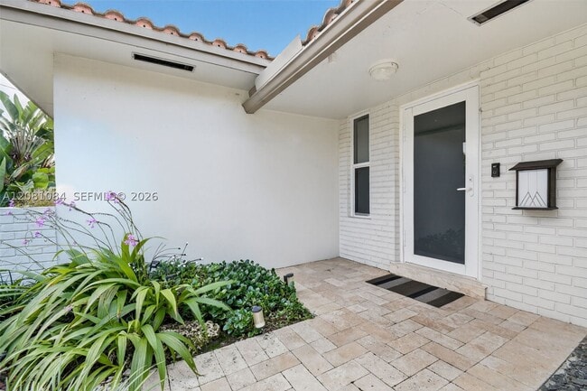 Building Photo - 20610 NE 22nd Pl