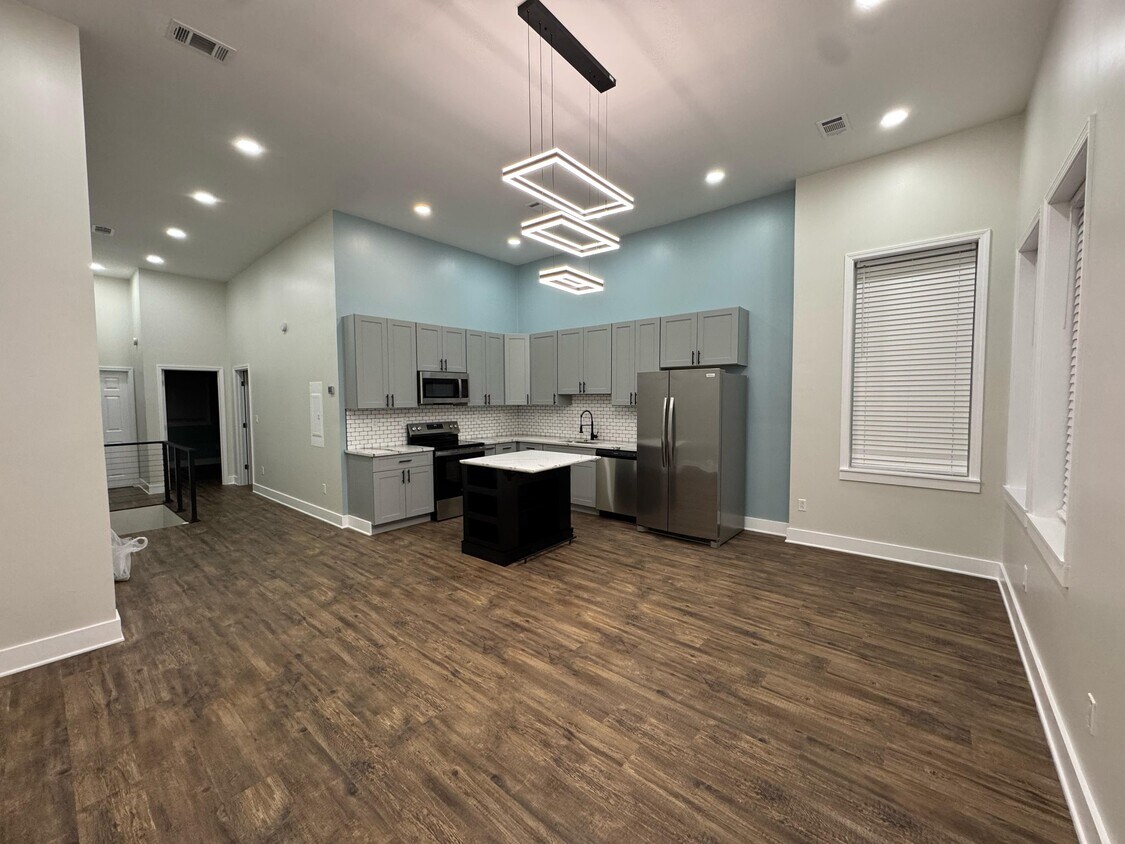 Foto principal - 319 E Main St