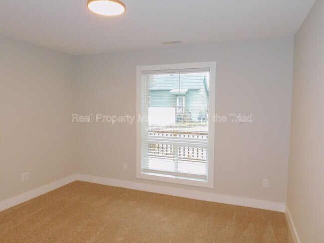 Foto del edificio - 934 Albert St SW