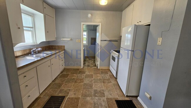 Building Photo - Great Home Near NNU!