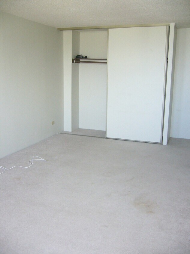 98288288 Kaonohi St Unit r934ach, Aiea, HI 96701 Room for Rent in