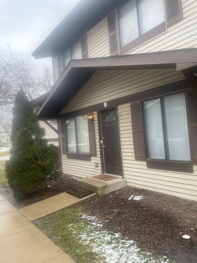 746 Winchester Cir S