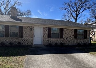 Building Photo - 811 McClenny Dr