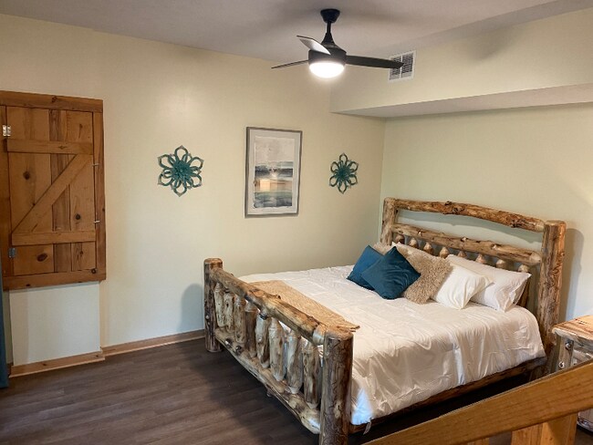 Foto del edificio - 516 Twin Rivers Dr