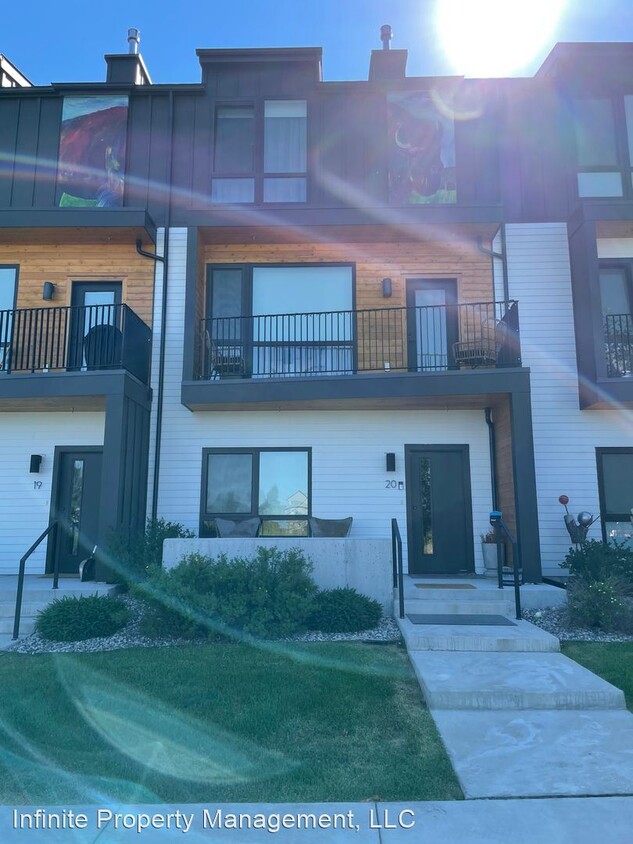 Primary Photo - 3 br, 2.5 bath House - 550 Enterprise Boul...