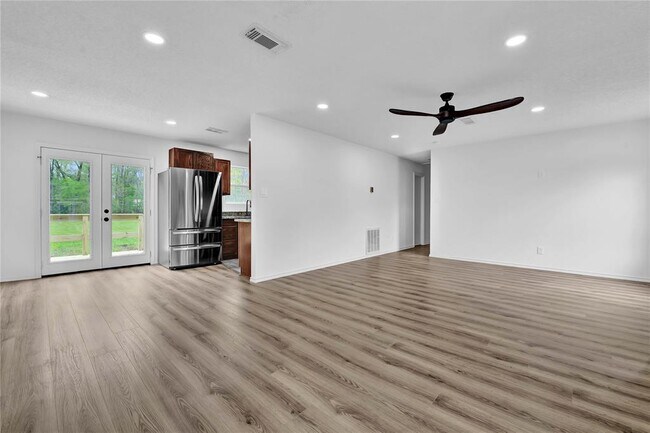 Building Photo - 108 E Austin St