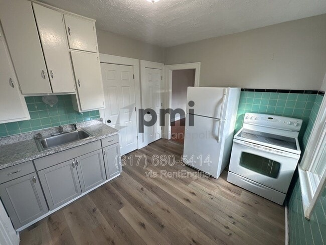 Building Photo - 1504 S Randolph St