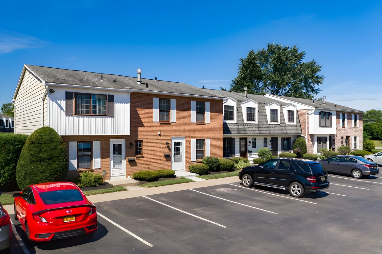 Primary Photo - French Court Apartments