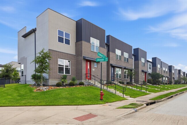 Foto del edificio - 3934 Yukon Ln