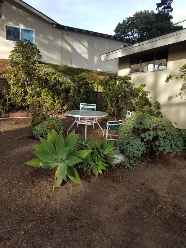 Building Photo - 311 Glencrest Dr