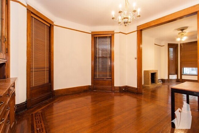 Foto del edificio - 858 W Newport Ave