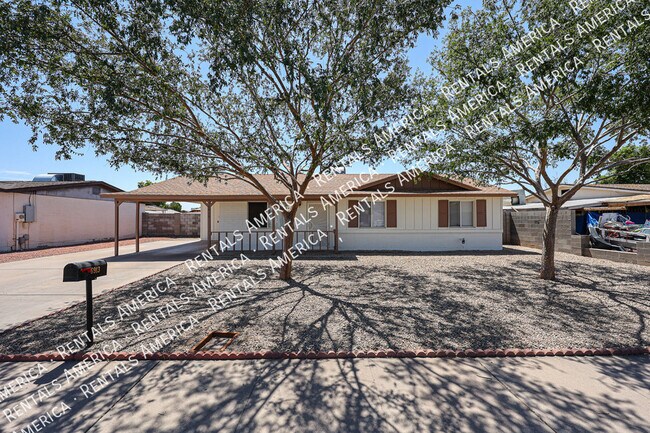 Building Photo - 6913 W Solano Dr N