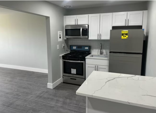 Building Photo - 544 Beachway Ave