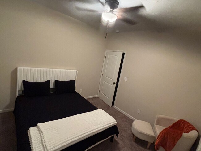 Foto del edificio - 233 Willowton Ln