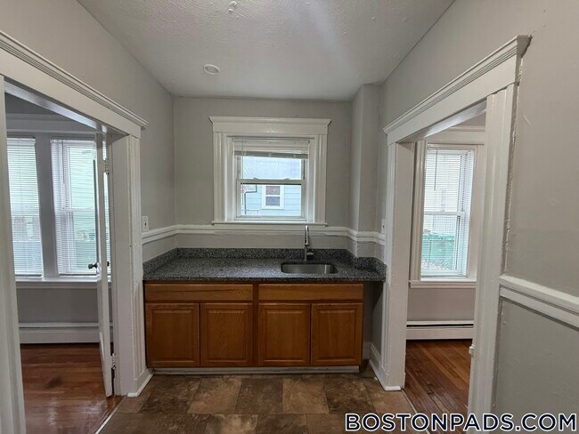 Building Photo - 44 Estes St