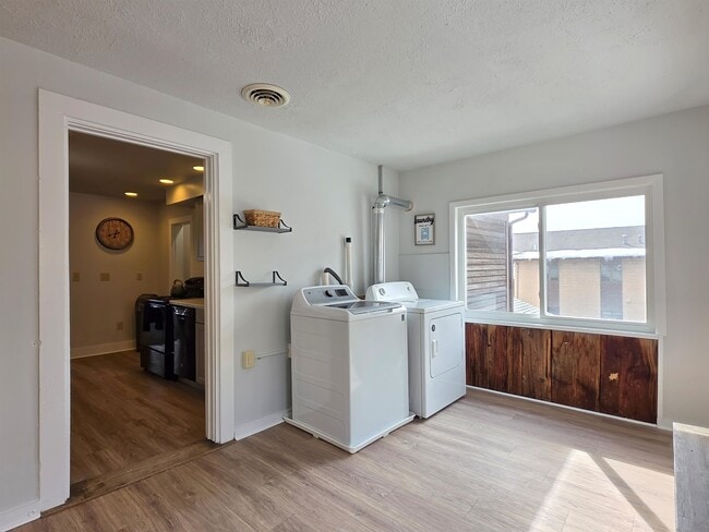 Building Photo - 486 Main St