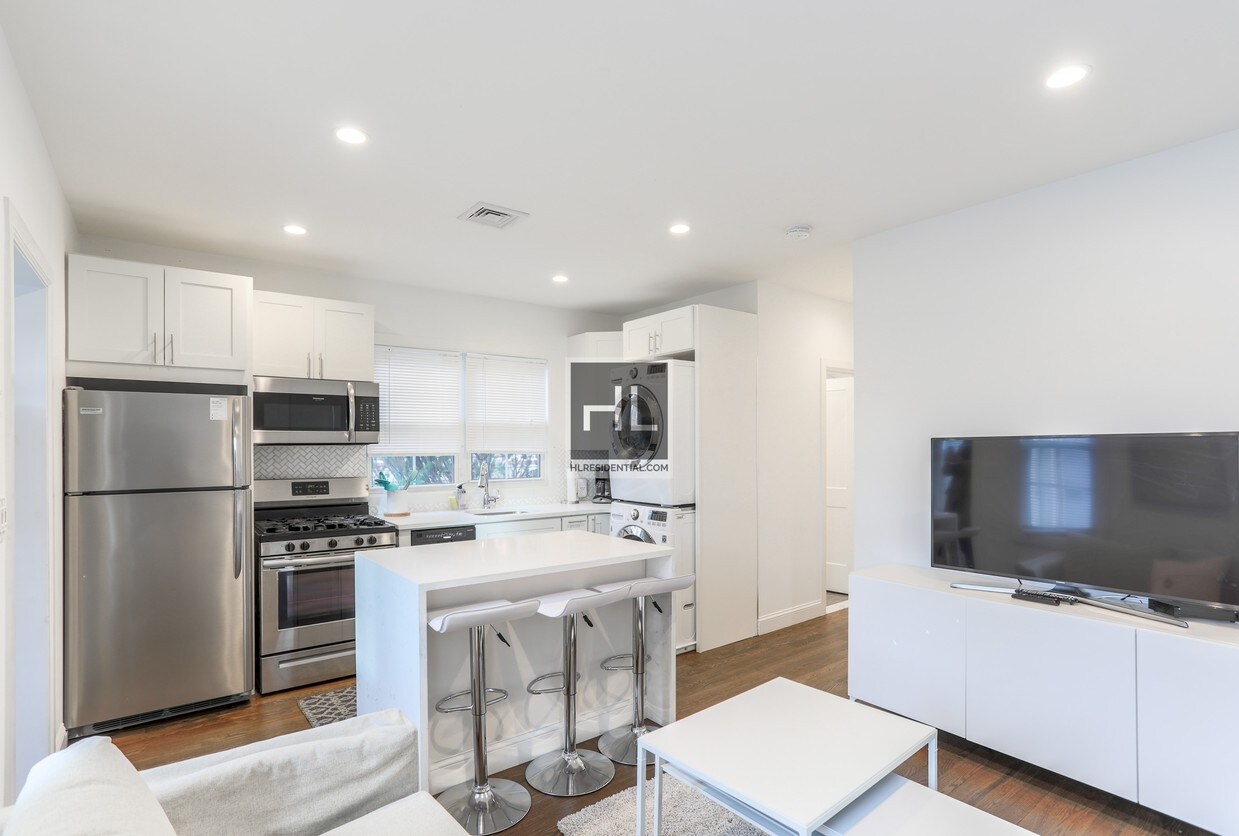 3br private backyard, 74 STREET DITMARS - 3br  private backyard, 74 STREET DITMARS