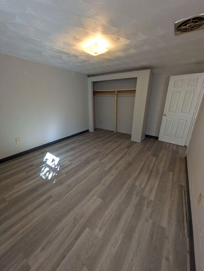Building Photo - 50% OFF YOUR FIRST MONTH’S RENT! 2BD/1BA T...