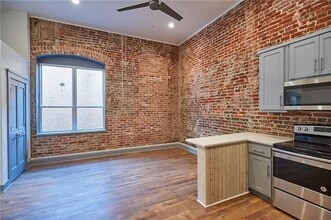Building Photo - 200 W Brown St