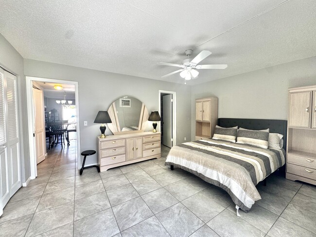 Building Photo - 3 Ventnor Dr