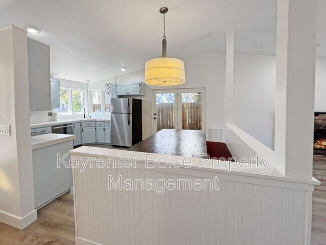 Building Photo - 5624 Drawbridge Dr