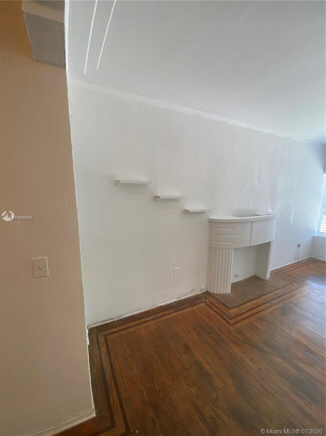Building Photo - 1612 Drexel Ave