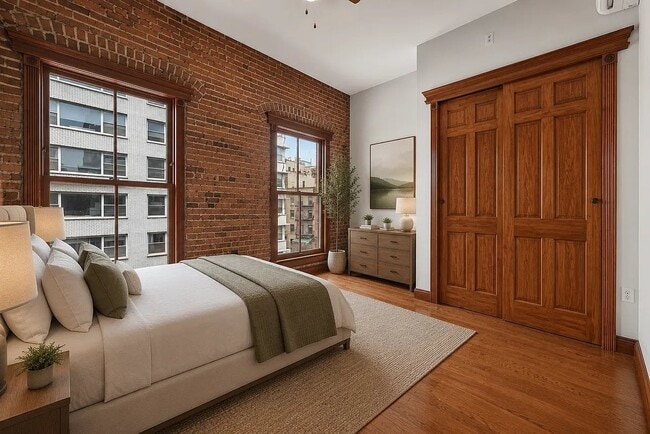 Building Photo - 130 W 10th St