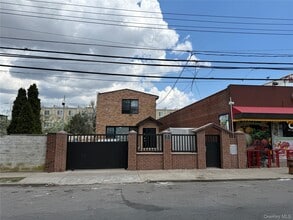 Building Photo - 919 Crescent St.