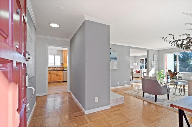 Building Photo - 181 Mirada Dr