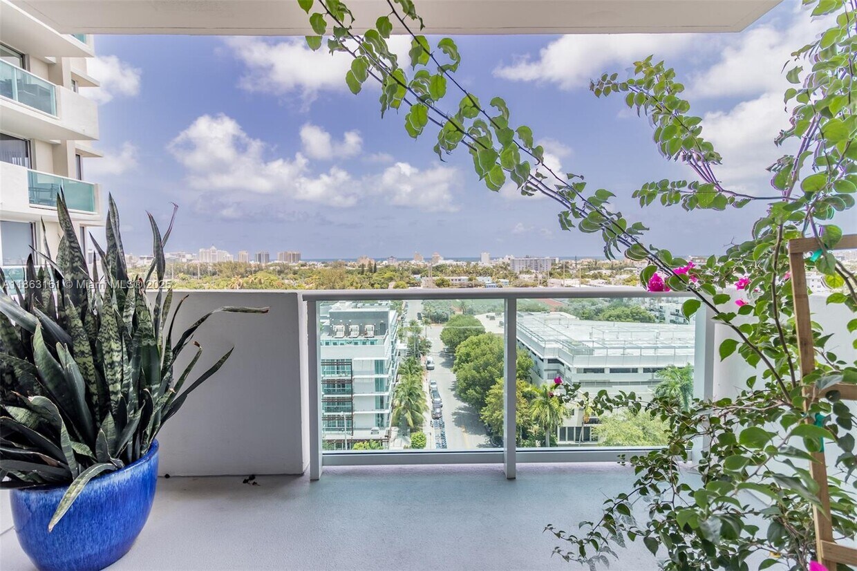 Foto principal - 1200 West Ave