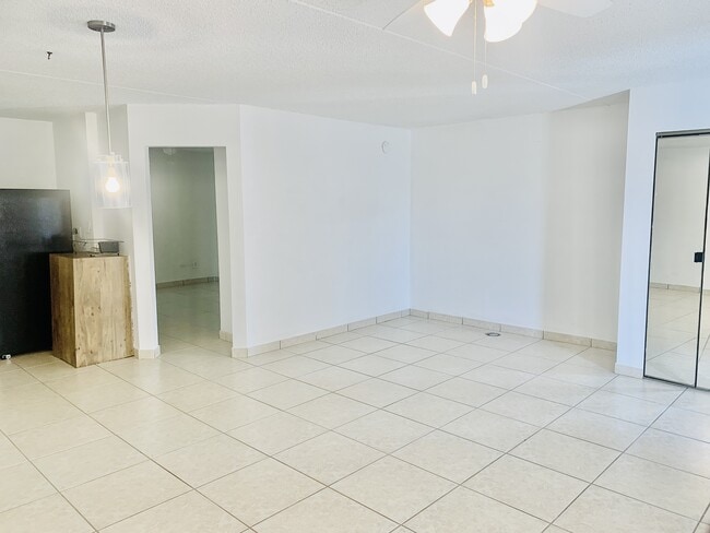 Building Photo - 826 Wiggins Pass Rd