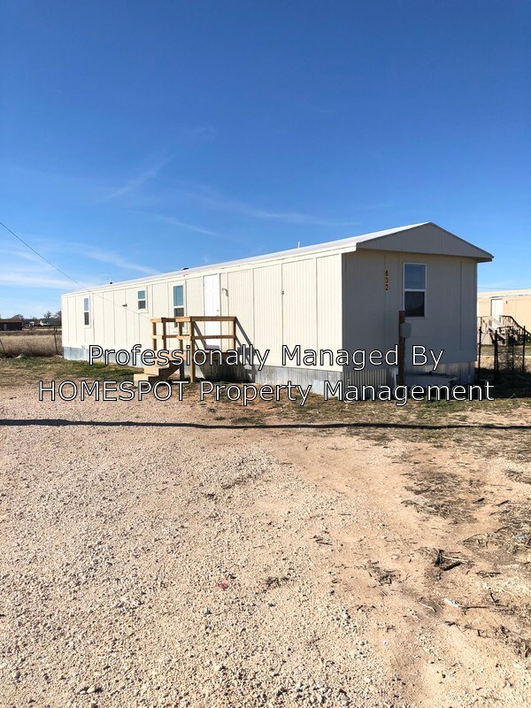 632 S Roosevelt Rd Q 1/2, Portales, NM 88130 Townhome Rentals in