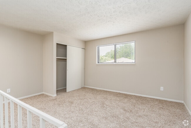 1BR, 1BA - 600SF - Bedroom - Creekbend & Chase Townhomes