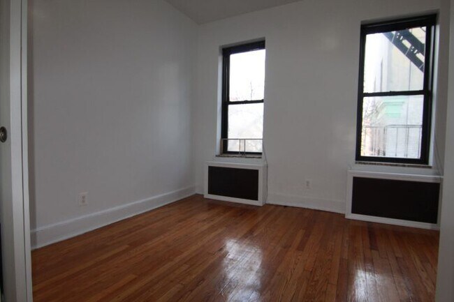 Building Photo - 2033 2nd Ave