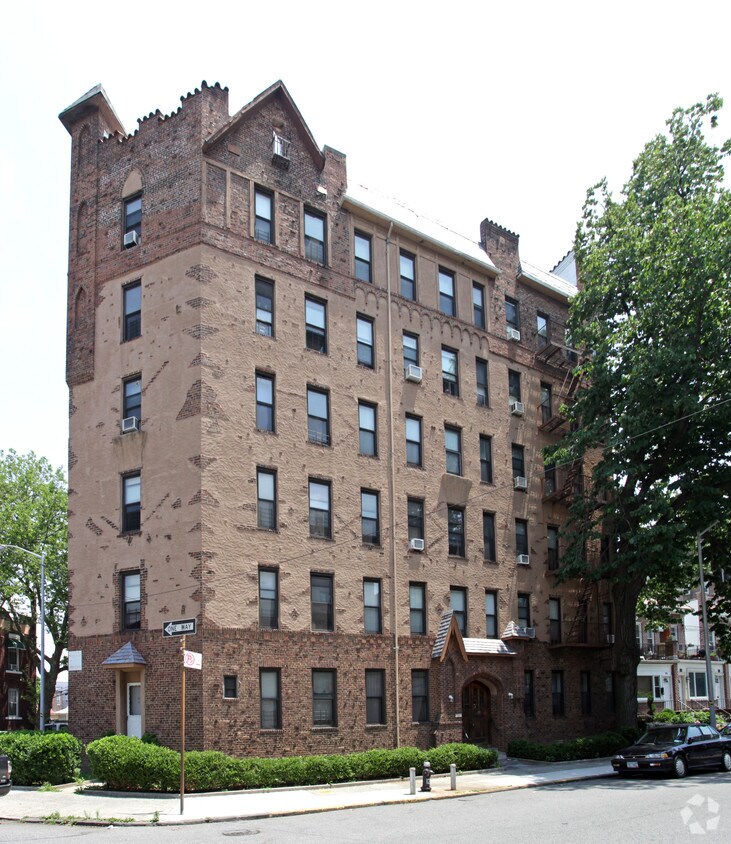 Building Photo - 101 Marine Ave
