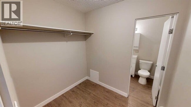 Building Photo - 9926-9105 105 Ave