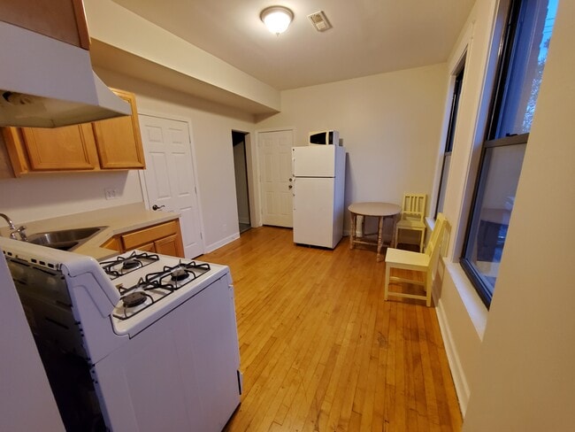 Building Photo - 3721 W Belmont Ave