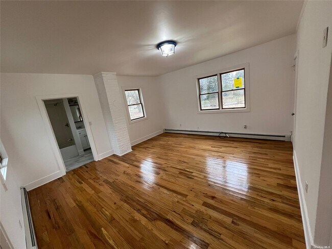 Foto del edificio - 493 Munsell Rd