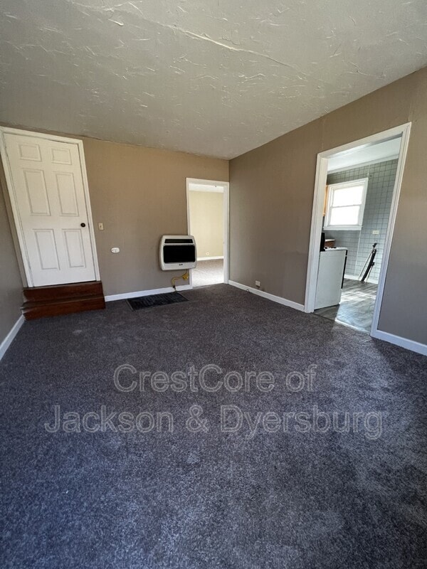 Building Photo - 604-606 Troy Ave