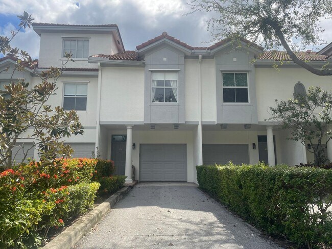 Foto del edificio - 2044 Alta Meadows Ln
