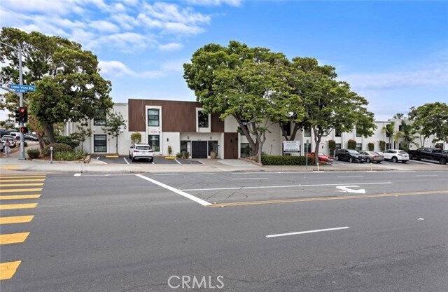 Foto del edificio - 6679 Linda Vista Rd