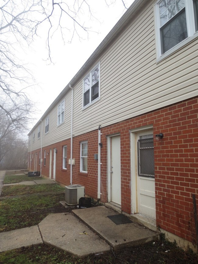 Foto del edificio - 3842-3912 Oakford Ave