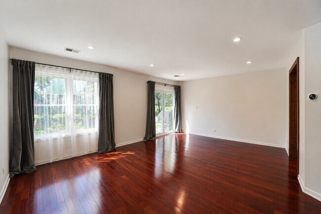 Foto del edificio - 1347 Winfield Way