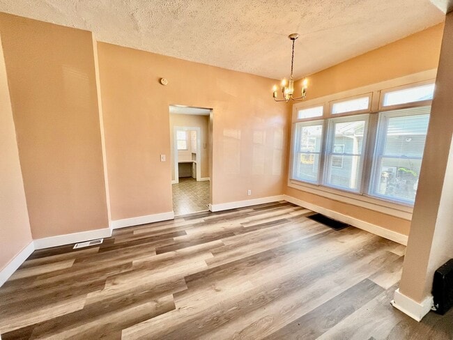 Foto del edificio - 719 W Jefferson St