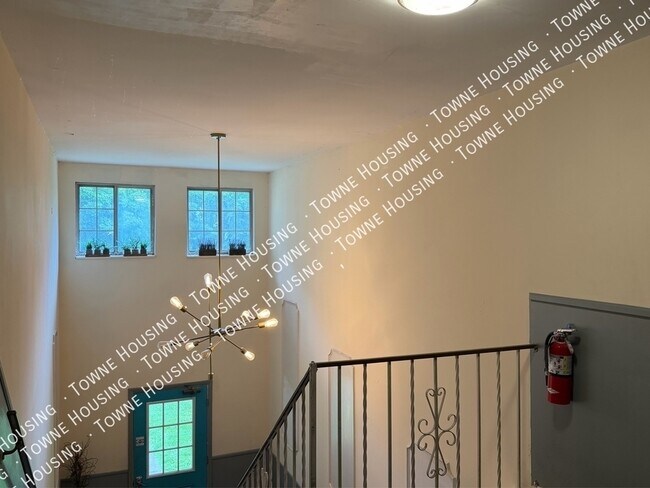 Building Photo - 132 Denrose Dr