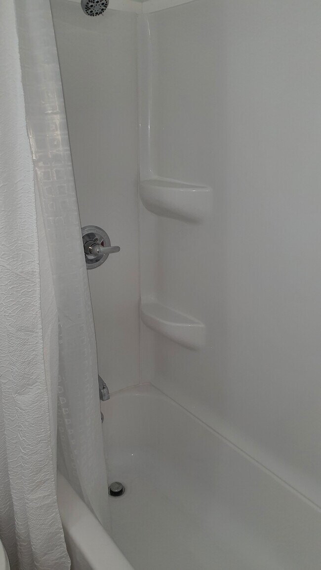 Baño para habitación 2 - 89 N Main St