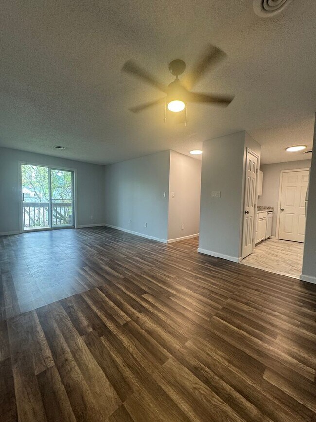 Building Photo - Creekview Apartments