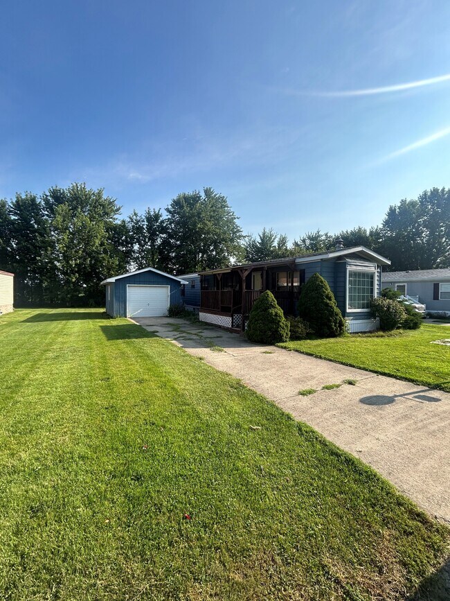 Foto del edificio - 38 Poplar Dr