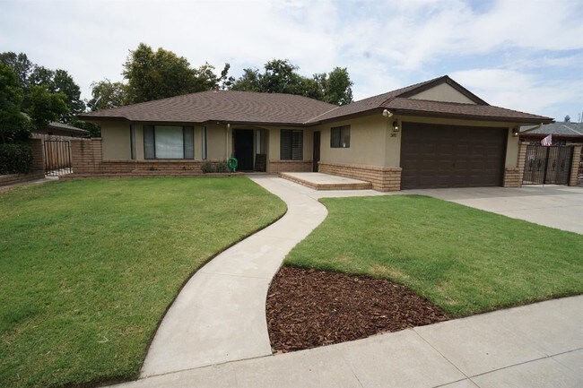 Foto del edificio - 3 br, 2 bath House - 381 N Stanford Ave